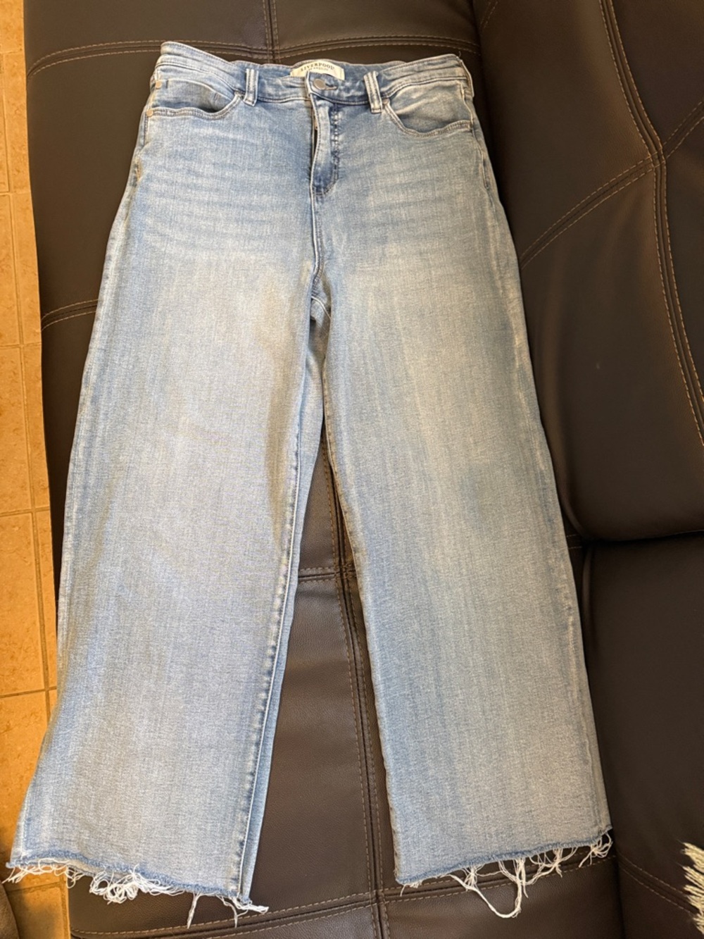 Liverpool Wide Leg Cropped Jeans with Frayed Hem Size 29